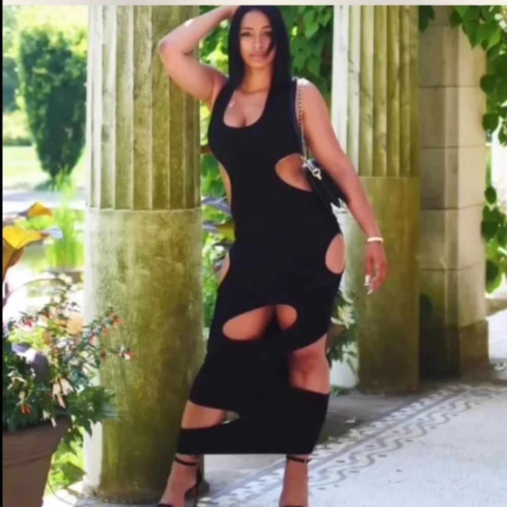 Elegant Black Cut-Out Dress - Picture 2 of 2
